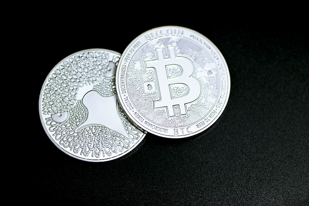 Проблема обедающих криптографов: как защитить приватность криптовалют